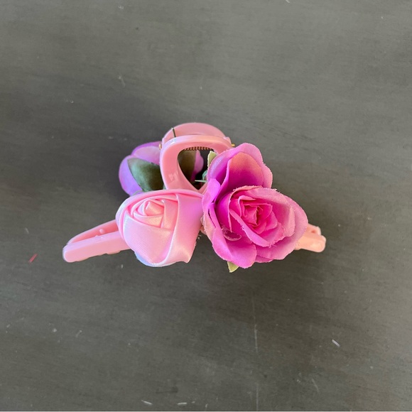 Lovable Rosette Pink Hair Claw Clip main image 1
